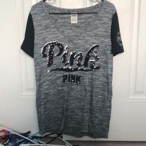 VS Pink t-shirt with logo in sleeve